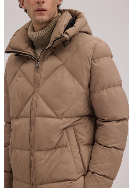 Bej Comfort Fit Kapuşonlu Şişme Mont modelleri