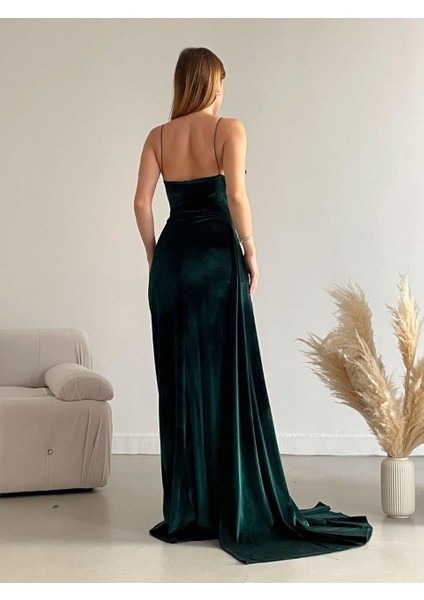 Kadife Esnek Kumaş Drape Öne Pile Detaylı Askılı Abiye Elbise Zümrüt 582334 fırsatları