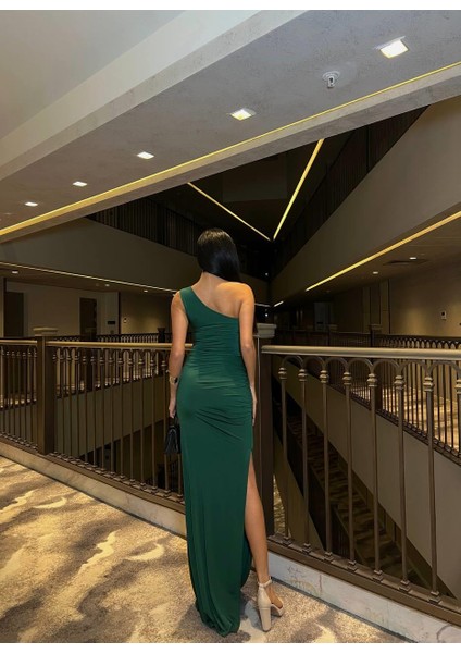 Sandy Kumaş Tek Omuz Detaylı Uzun Elbise 583186 Zumrut modelleri