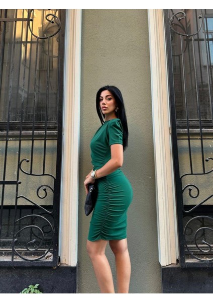 Bel Dekolteli Büzgülü Kısa Kollu Elbise 582997 Zümrüt fiyatları