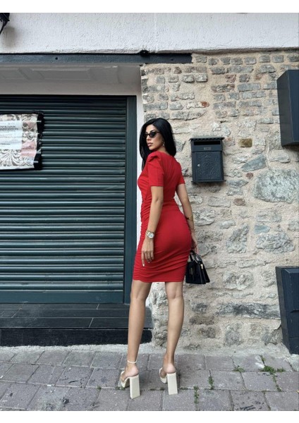 Bel Dekolteli Büzgülü Kısa Kollu Elbise 582997 Kırmızı fırsatları