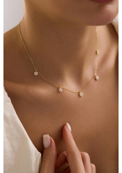 925 Ayar Gümüş Gold Kaplama Pembe Taşlı Minimal Çiçek Şans Kolye modelleri