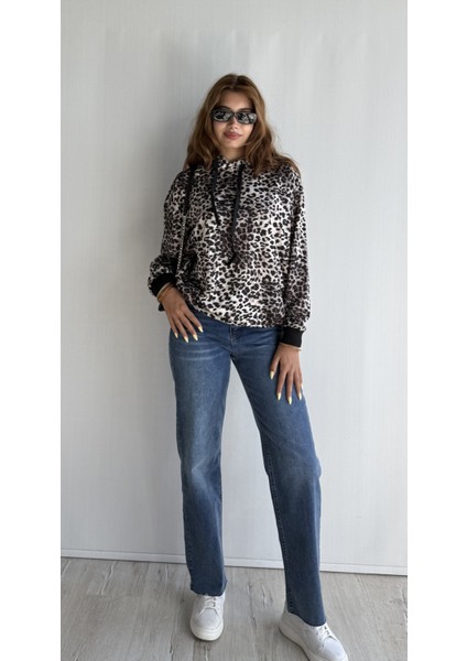 Kadın Kapüşonlu Kanguru Cepli Leopar Desenli Uzun Kol Oversize Sweatshirt fiyatları