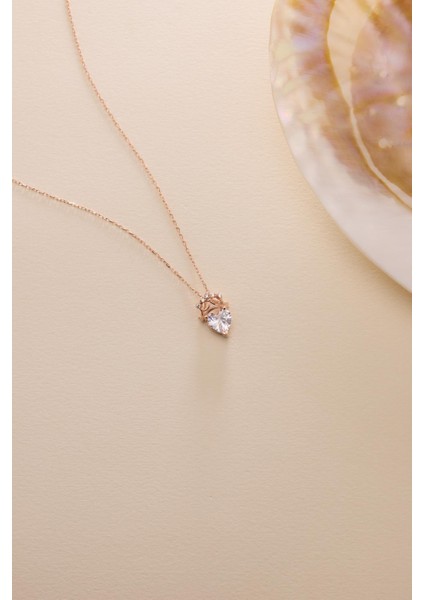 925 Ayar Gümüş Rose Kaplama Beyaz Kalp Taşlı Kraliçe Kolye indirimleri