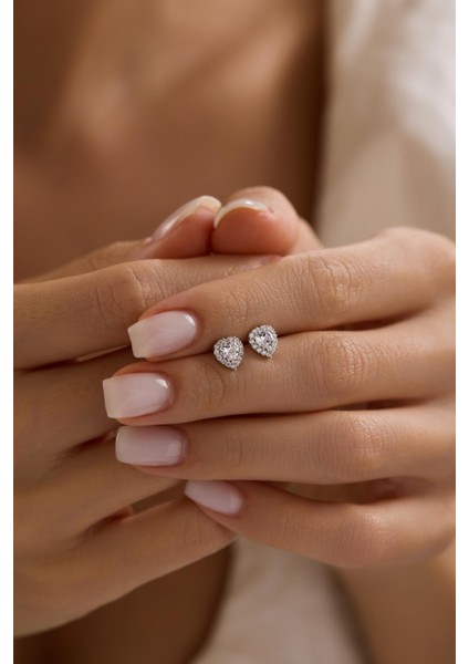 925 Ayar Gümüş Rodyum Kaplama Beyaz Taşlı Kalp Model Küpe fiyatları