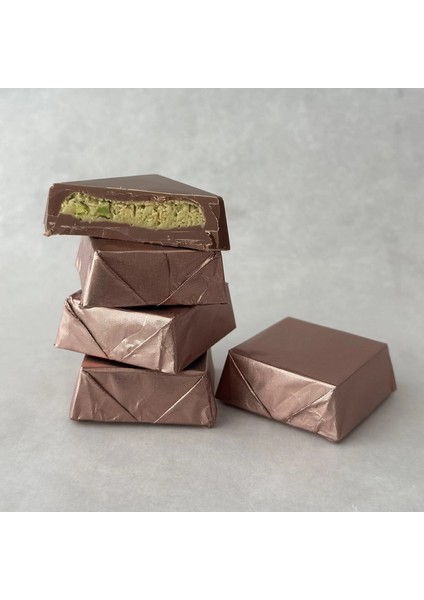 Çıtır Kadayıflı Antep Fıstığı Dolgulu Sütlü 16X20GR Sargılı Kare Çikolata 320GR (Dubai Çikolatası) modelleri