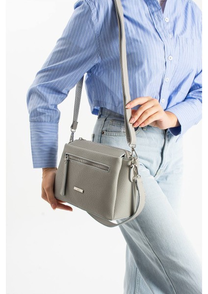 , Çok Gözlü , a gri bayan Omuz ve Çapraz Çantası modelleri