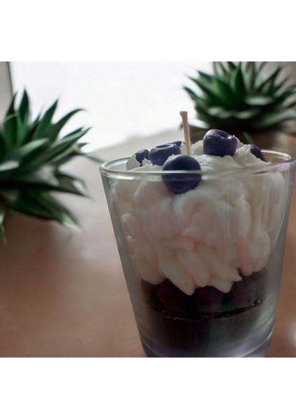 Kremalı Yabanmersini Bardak Mum fırsatları