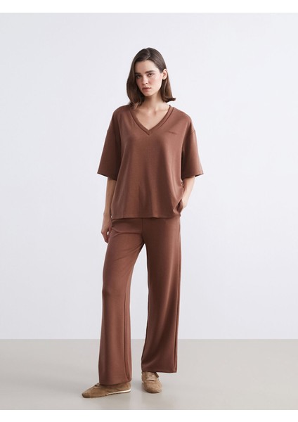 Yeni Sezon V Yaka Nakışlı Oversize Kadın Tişört fiyatları