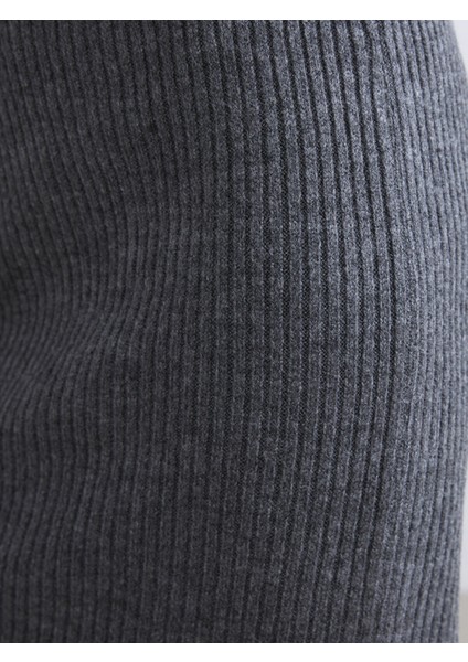 Yeni Sezon Dar Fit Yırtmaçlı Etek modelleri