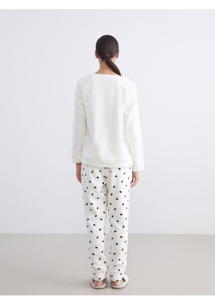 Yeni Sezon Bisiklet Yaka Nakışlı Kadın Pijama Takımı fırsatları