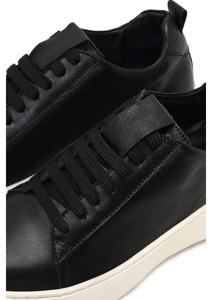Kadın Siyah Bağcıklı Kalın Tabanlı Deri Sneaker 25AFD290218