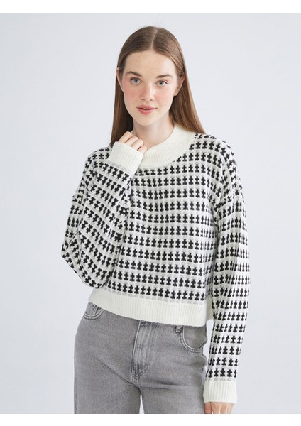 Yeni Sezon Dik Yaka Desenli Crop Kadın Triko Kazak