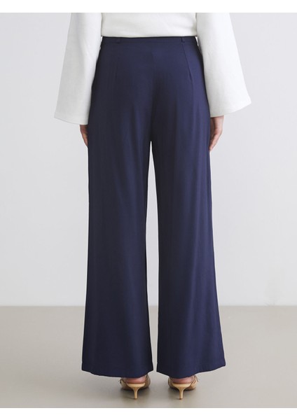 Yeni Sezon Loose Fit Geniş Paça Kadın Pileli Pantolon fırsatları