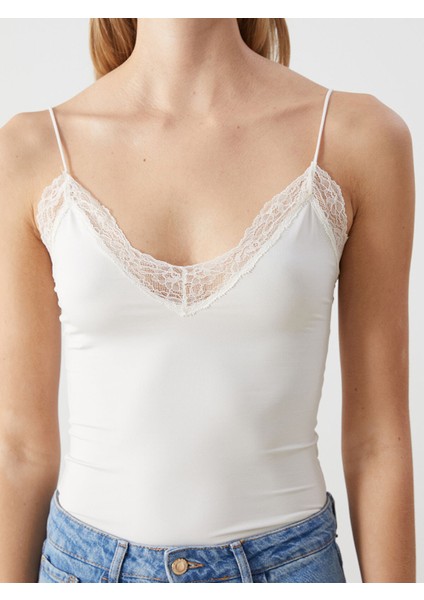 Yeni Sezon V Yaka Dantel Detaylı Crop Kadın Bluz modelleri