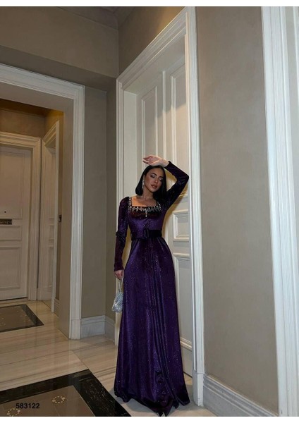 Esnek Simli Kadife Kare Yaka Taş ve Kemer Detaylı Abiye Elbise 583122 Mor