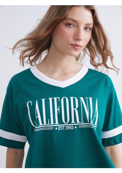 Yeni Sezon V Yaka California Baskılı Oversize Kadın Tişört modelleri