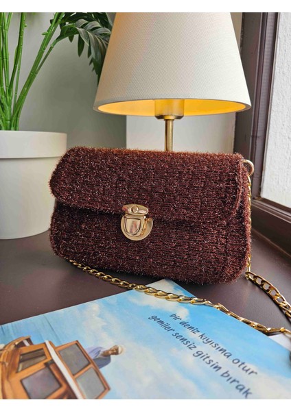 Kahverengi Kanvas Plastik Üzeri Işlemeli Astarsız Zincir Askılı El ve Omuz Çantası