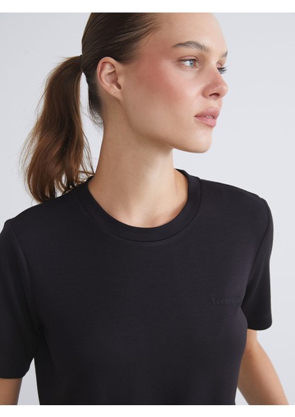 Yeni Sezon Bisiklet Yaka Nakışlı Kadın Tişört