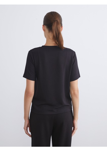 Yeni Sezon Bisiklet Yaka Nakışlı Kadın Tişört fırsatları