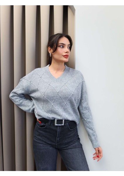 V Yaka Taşlı Triko Kazak