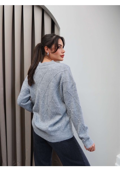 V Yaka Taşlı Triko Kazak fırsatları