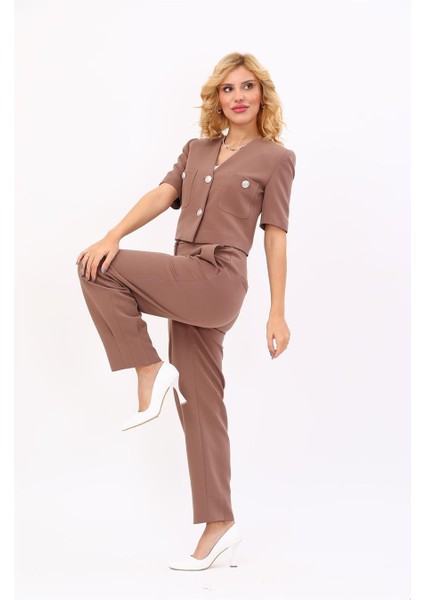 V Yaka Kısa Ceket & Paçası Pileli Pantolon-Kahve