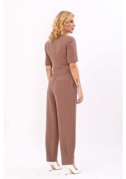 V Yaka Kısa Ceket & Paçası Pileli Pantolon-Kahve modelleri