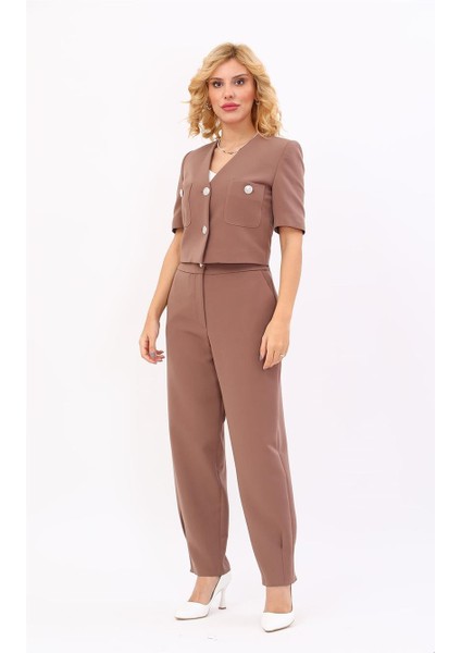 V Yaka Kısa Ceket & Paçası Pileli Pantolon-Kahve fırsatları