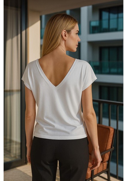 Kadın Beyaz Viskon Ön Arka V Yakalı T-Shirt Yarasa Kol Relaxed Bluz indirimleri