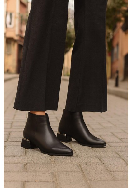 Kadın Topuk Detaylı Fermuarlı Kadın Bot