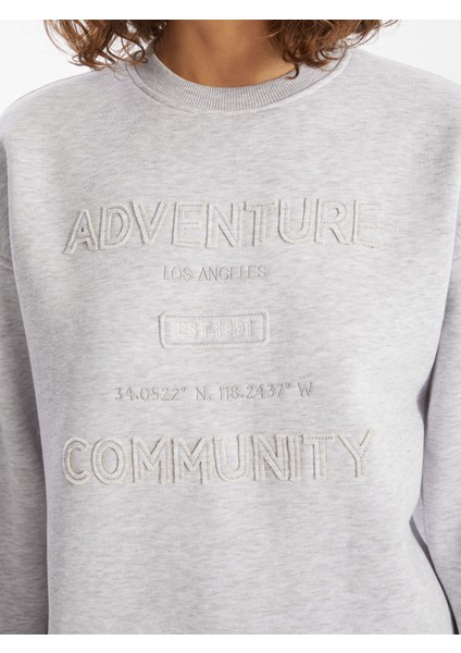 Yeni Sezon Bisiklet Yaka Nakışlı Oversize Kadın Kalın Sweatshirt modelleri
