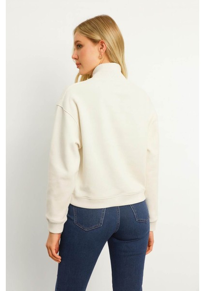 Fermuarlı Kamyoner Yaka Ekru Kadın Sweatshirt 25K0166K1 fırsatları