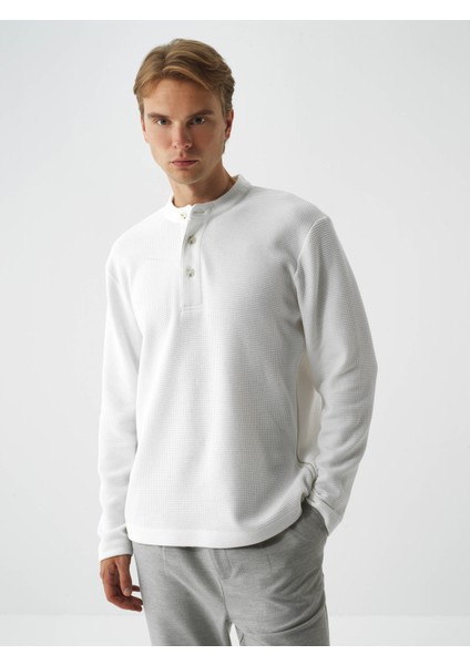 Erkek Ekru Pamuk Dokulu Regular Fit Uzun Kollu Tişört fiyatları