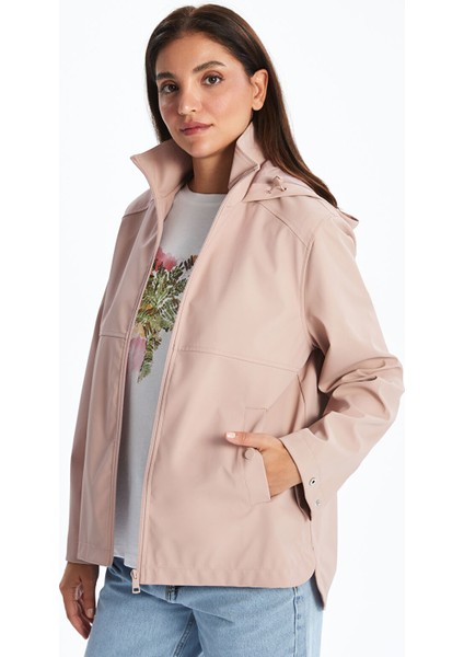 Yeni Sezon Kapüşonlu Deri Görünümlü Kadın Yağmurluk