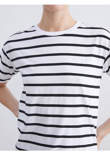 Yeni Sezon Bisiklet Yaka Çizgili Kadın Tişört fırsatları