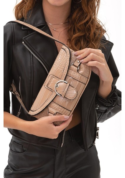 Kadın Tokalı Çapraz Kol Çantası