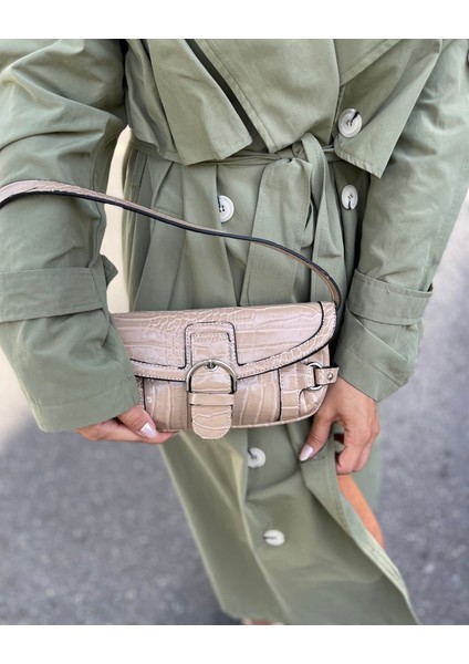 Kadın Tokalı Çapraz Kol Çantası