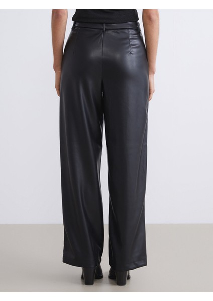 Yeni Sezon Standart Fit Kadın Deri Görünümlü Pantolon fırsatları