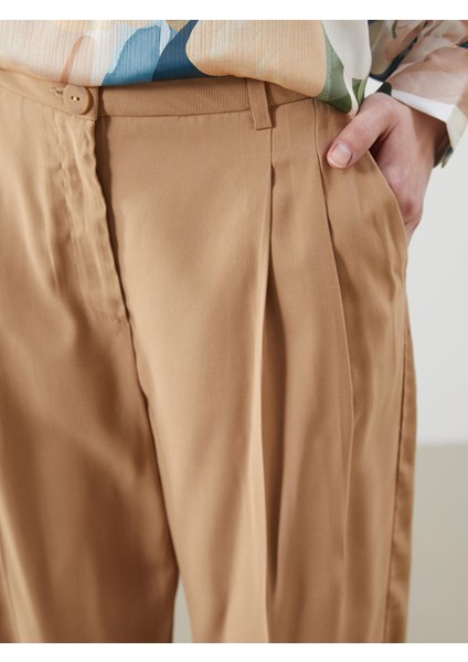Yeni Sezon Loose Fit Kadın Pileli Pantolon fırsatları