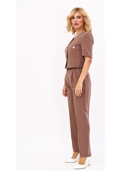 Kısa Kollu Yakasız Mini Ceket & Pileli Boru Paça Pantolon Takım-Kahve fiyatları