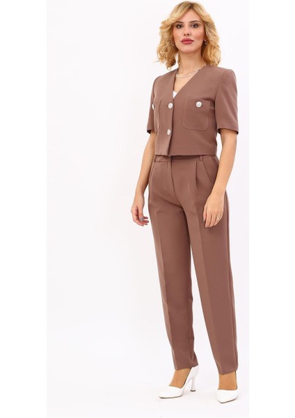Kısa Kollu Yakasız Mini Ceket & Pileli Boru Paça Pantolon Takım-Kahve indirimleri