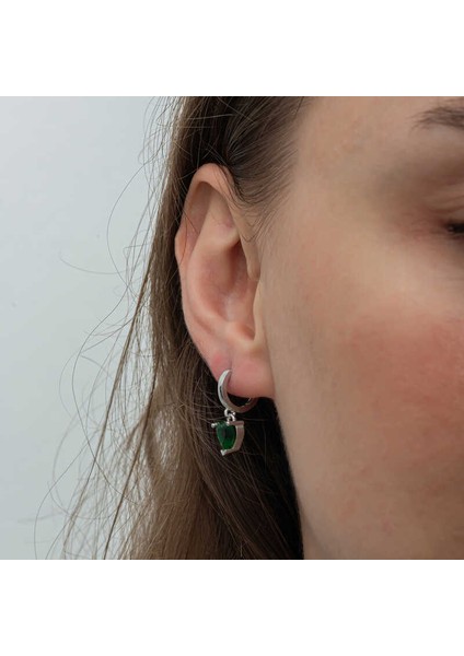 Gümüş Yeşil Taşlı Kalpli Kadın Küpe modelleri