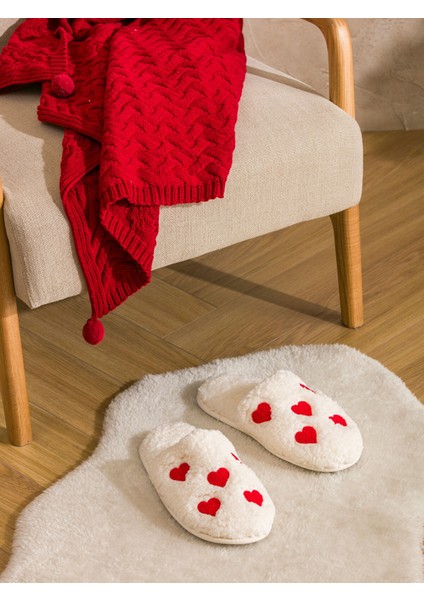 Yeni Sezon Kalp Nakışlı Pelüş Kadın Ev Terliği