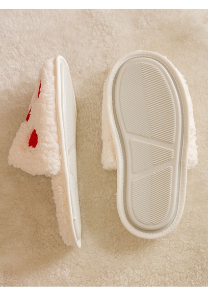 Yeni Sezon Kalp Nakışlı Pelüş Kadın Ev Terliği fırsatları