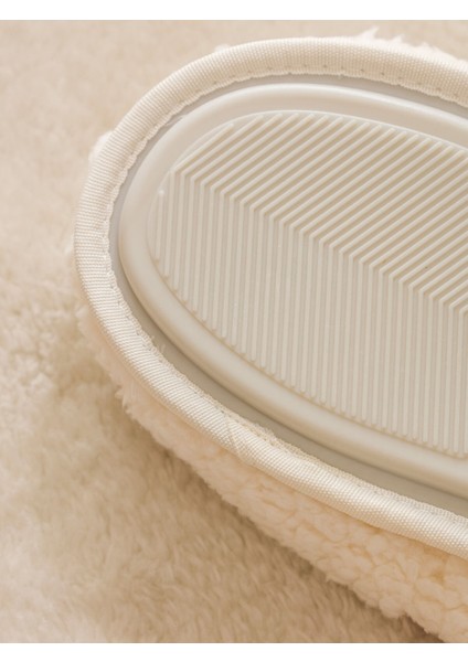 Yeni Sezon Kalp Nakışlı Pelüş Kadın Ev Terliği indirimleri