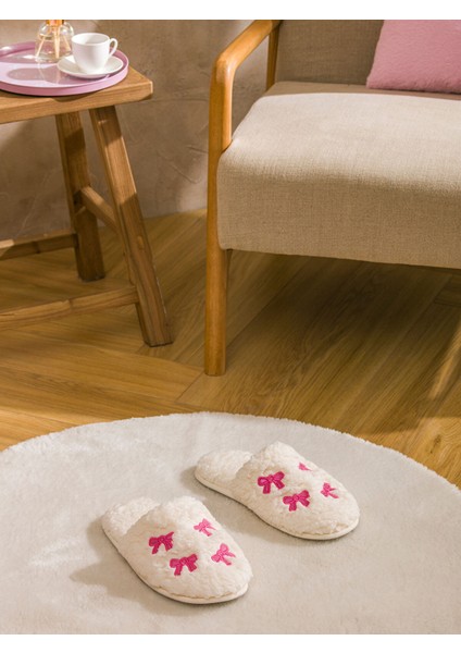 Yeni Sezon Nakışlı Pelüş Kadın Ev Terliği