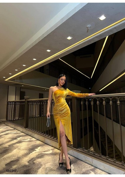 Asimetrik Yaka Büzgülü Yırtmaçlı Tek Kol Midi Boy Elbise Abiye 582247 Sarı