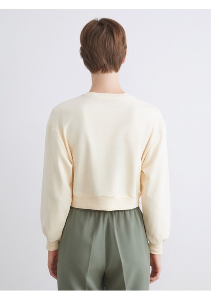 Yeni Sezon Bisiklet Yaka Nakışlı Kadın Sweatshirt fırsatları