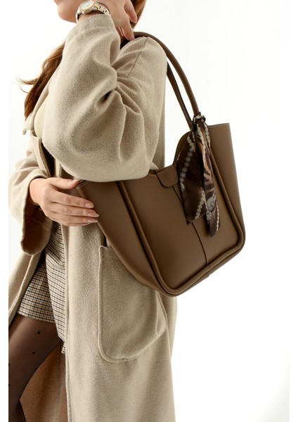 Kadın Fularlı Yavrulu Omuz Çantası modelleri